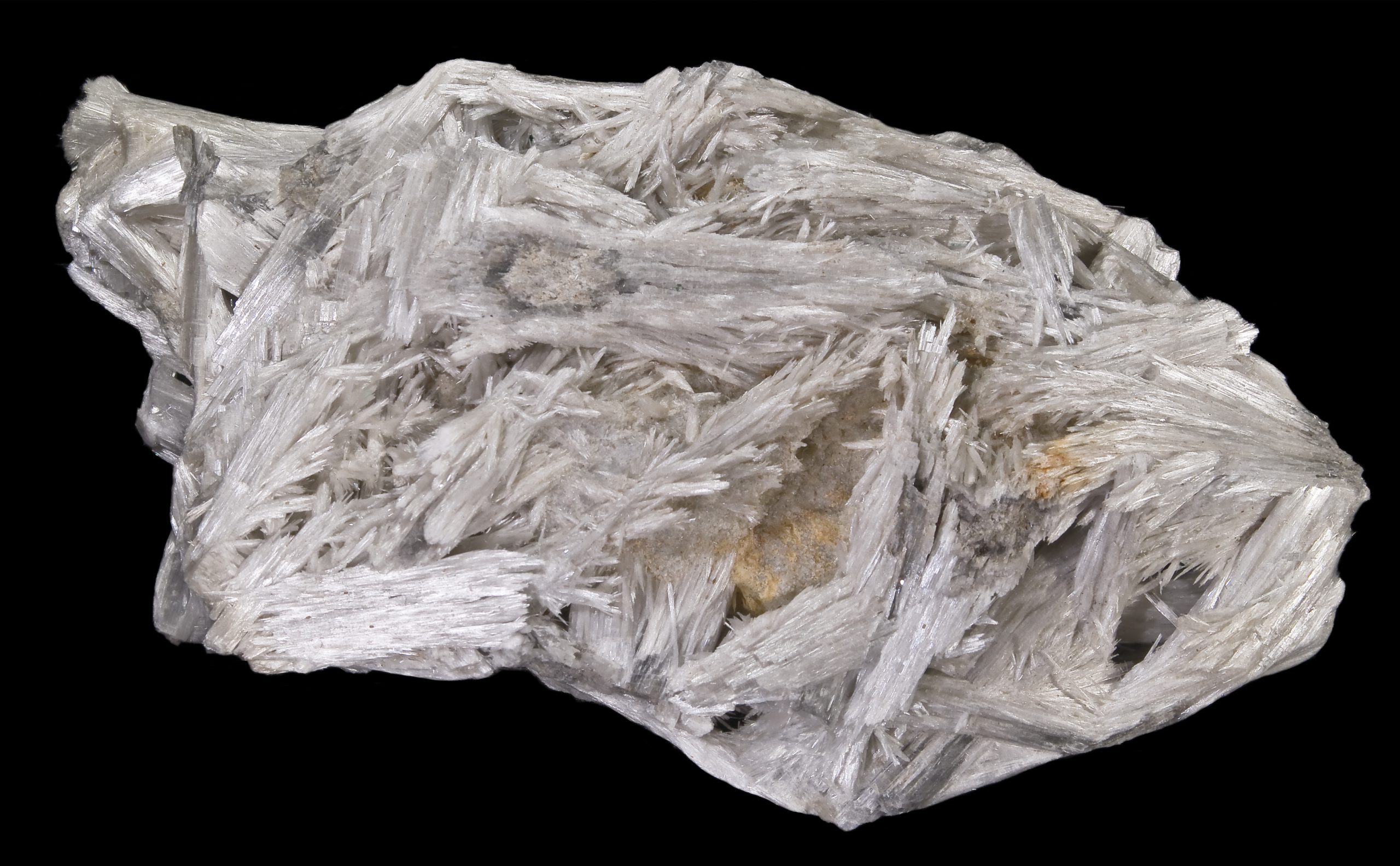 Light gray mineral with long, skinny, distinguishable crystals in every direction